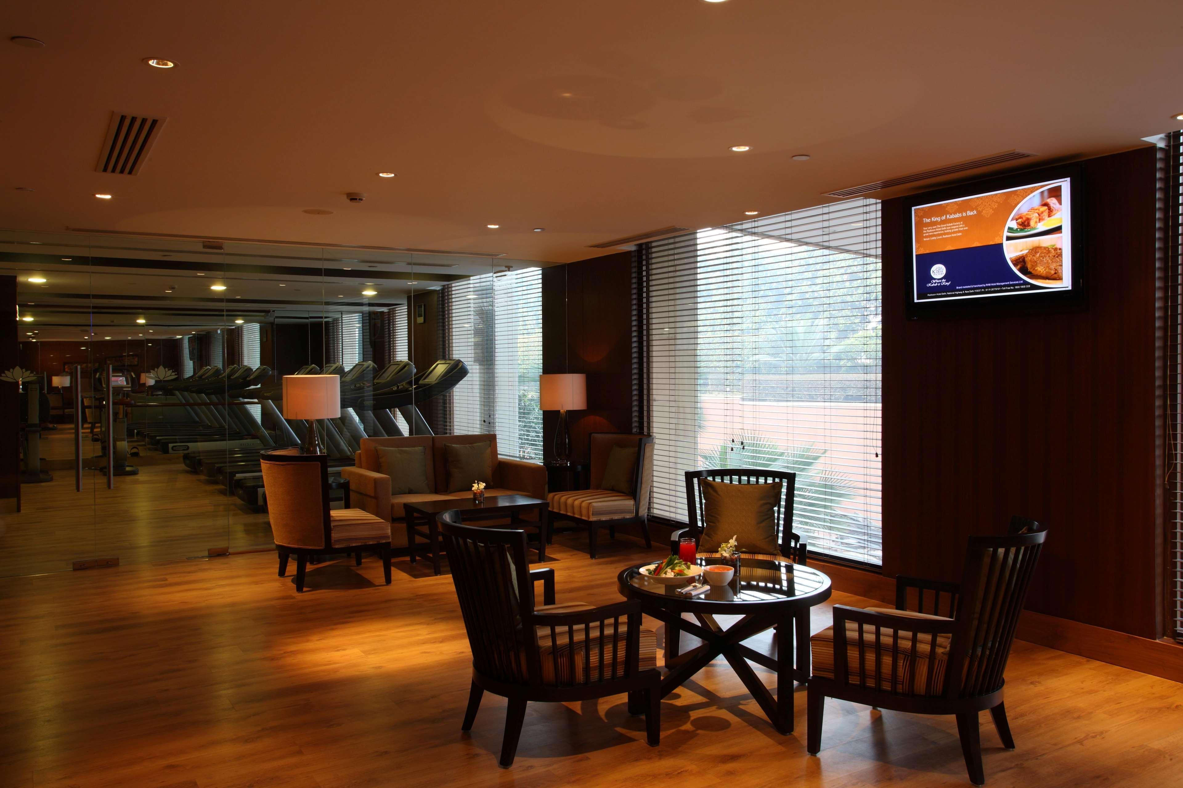 Отель Radisson Blu Plaza Delhi Airport Нью-Дели Экстерьер фото